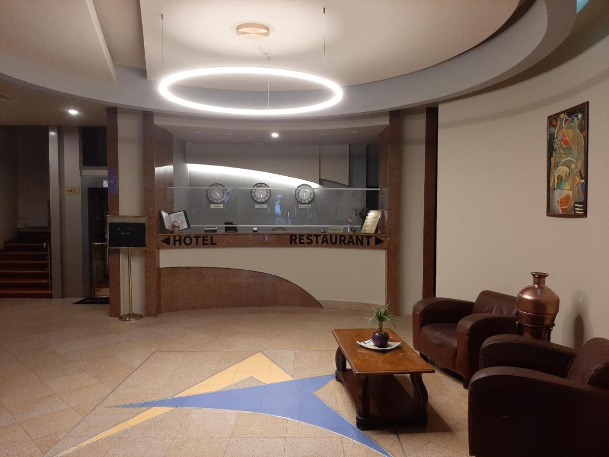 Hotel Astoria City Center Ιάσιο Εξωτερικό φωτογραφία